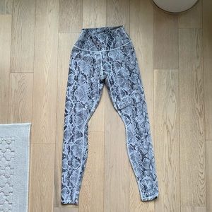 High-Waist Snakeskin Vapor Legging
